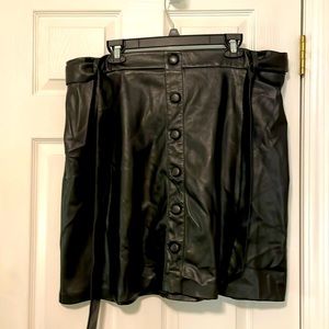 SALE ! Elouquii black vegan leather mini skirt SZ 20